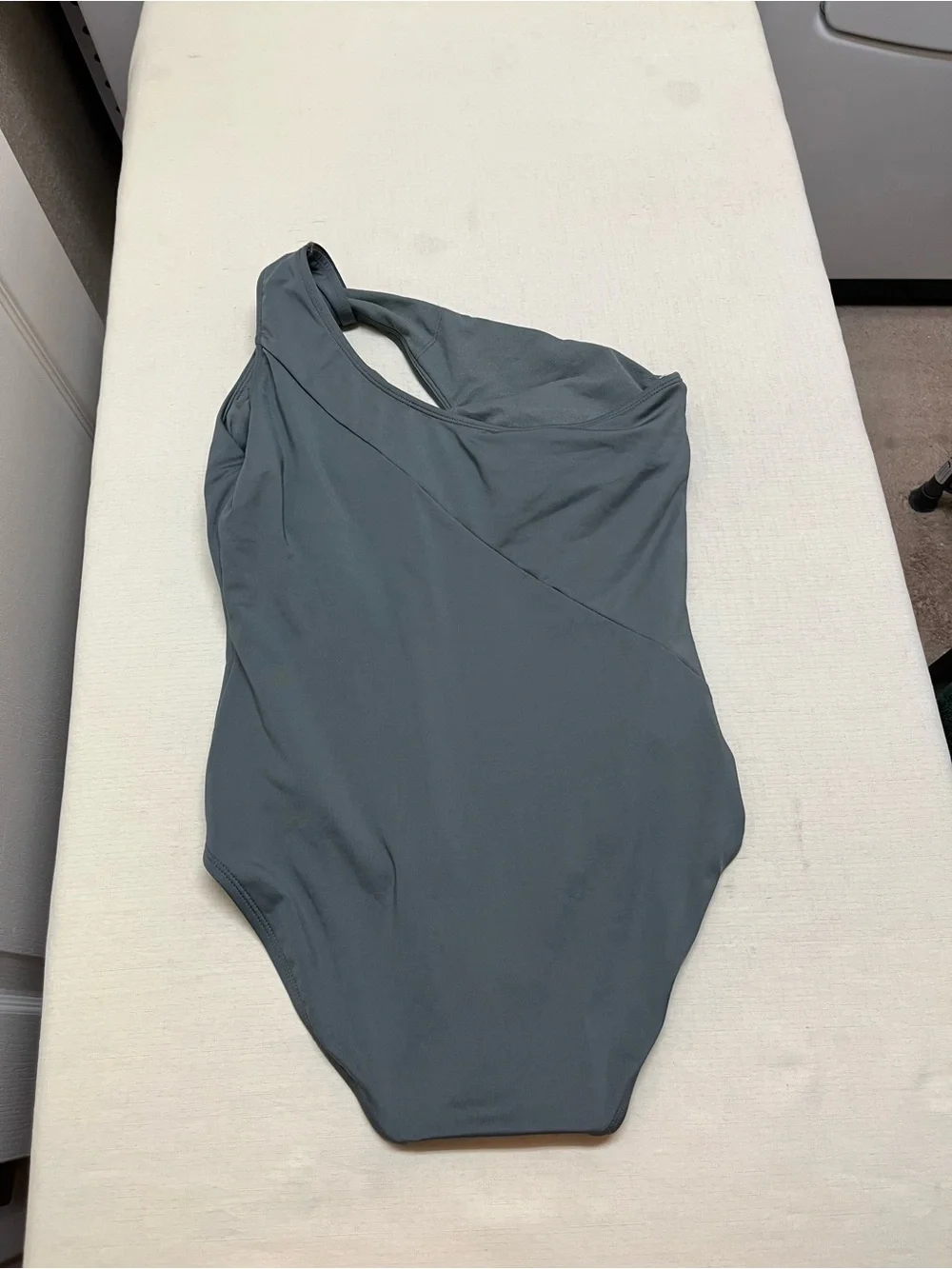 Carmen Marc Valvo size 14 palm green one shoulder swimsuit